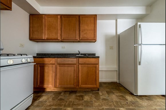 Chatham Apartments for rent in Chicago | 8345 S Drexel Ave Kitchen